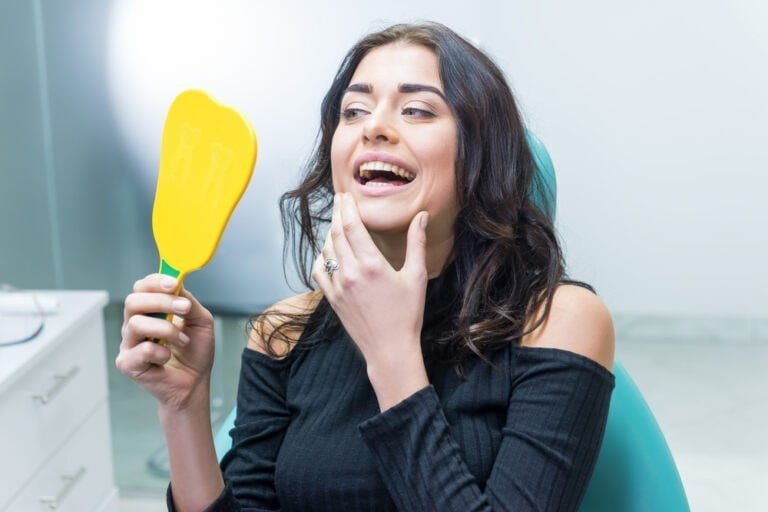 Știai că înaintea montării aparatului dentar ai nevoie de un mini implant ortodontic? Știai că înaintea montării aparatului dentar ai nevoie de un mini implant ortodontic?