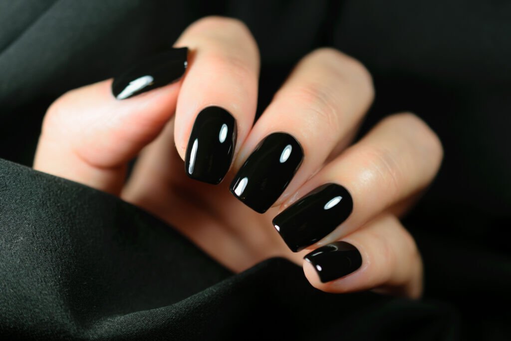 #BlackNails. Noir toujours.