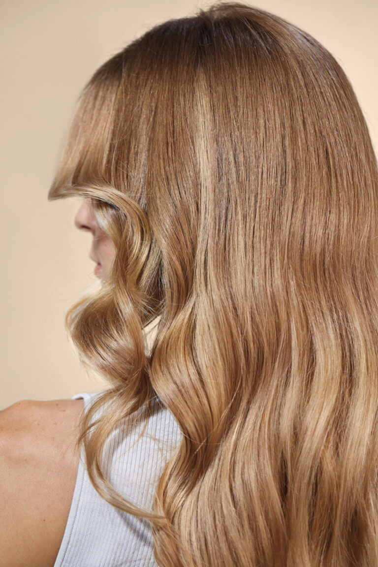 Amână vizita la salon! 3 coafuri pe care să le realizezi în confortul casei tale Amână vizita la salon! 3 coafuri pe care să le realizezi în confortul casei tale