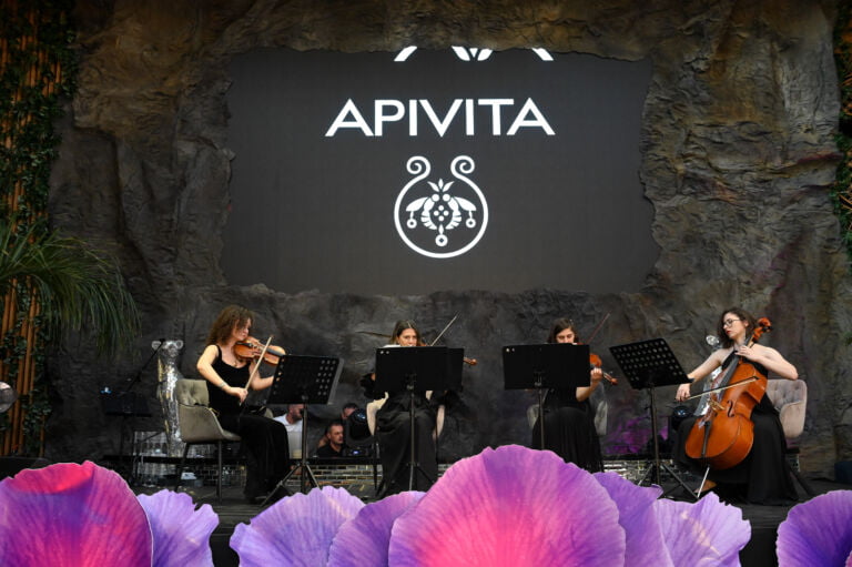 APIVITA: CREAT DE ALBINE ÎN FLORA GRECEASCĂ, DEZVOLTAT PRIN ȘTIINȚĂ APIVITA: CREAT DE ALBINE ÎN FLORA GRECEASCĂ, DEZVOLTAT PRIN ȘTIINȚĂ