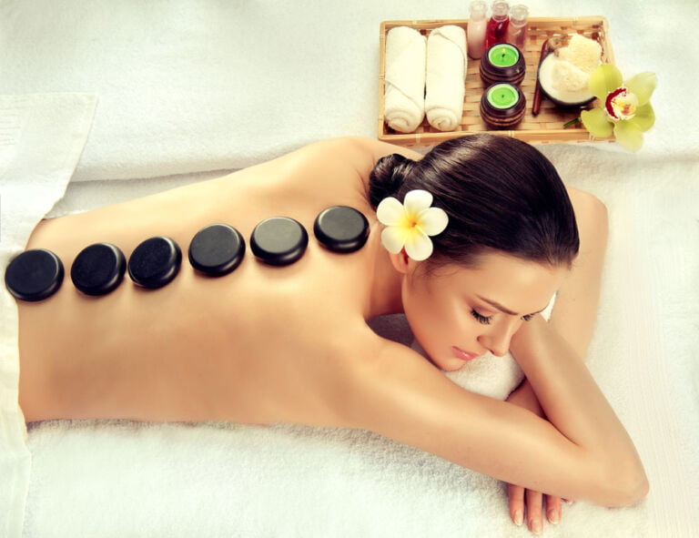 Pietrele fierbinți dizolvă contracturile musculare