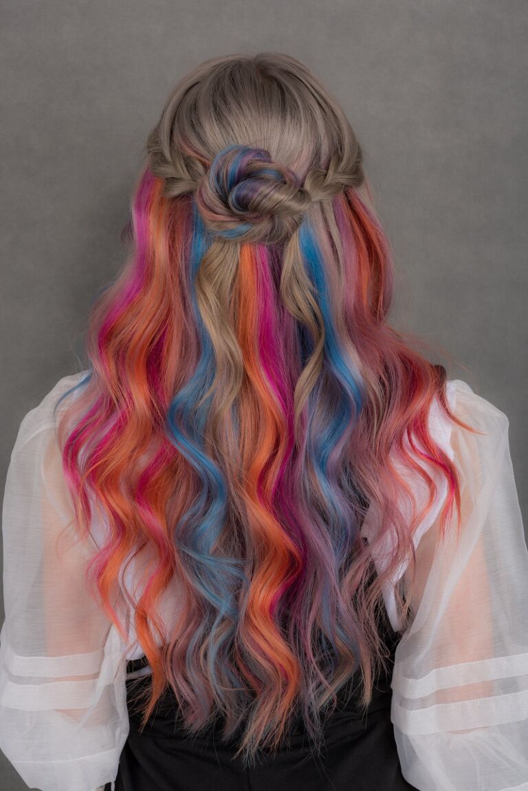 Păr ultralung și bucle voluminoase, printre tendințele 2023 pentru păr Păr ultralung și bucle voluminoase, printre tendințele 2023 pentru păr