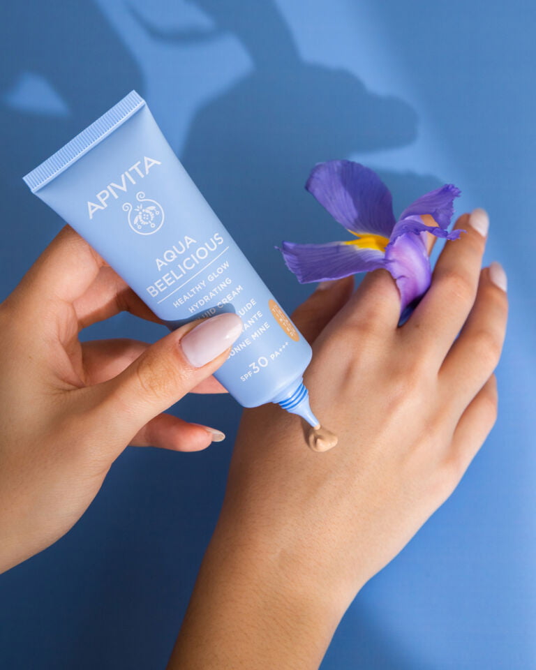 FRESH BEE bunătăți în gama pentru hidratarea pielii tinere Aqua Beelicious de la APIVITA – Crema Colorantă cu SPF 30 și Tonicul cu Probiotice FRESH BEE bunătăți în gama pentru hidratarea pielii tinere Aqua Beelicious de la APIVITA - Crema Colorantă cu SPF 30 și Tonicul cu Probiotice