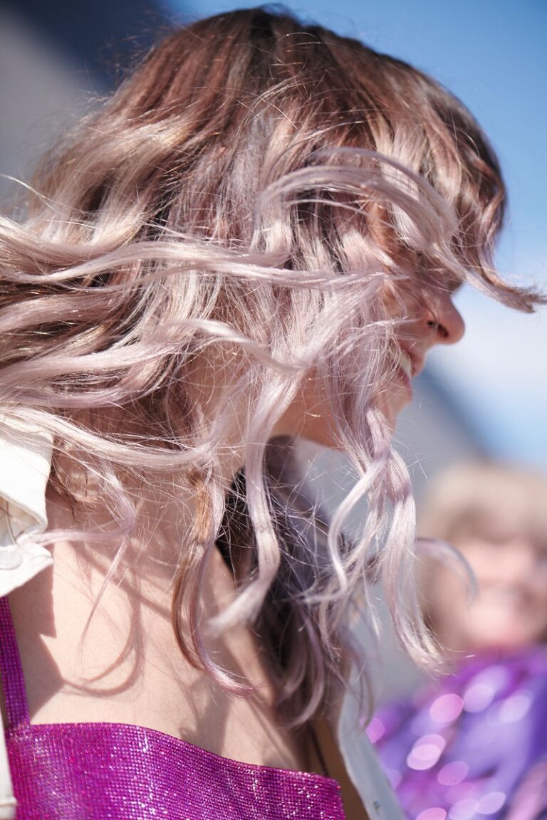 Cum să stilizezi părul creț și vopsit ca să ai cele mai frumoase bucle din lume? Cum să stilizezi părul creț și vopsit ca să ai cele mai frumoase bucle din lume?