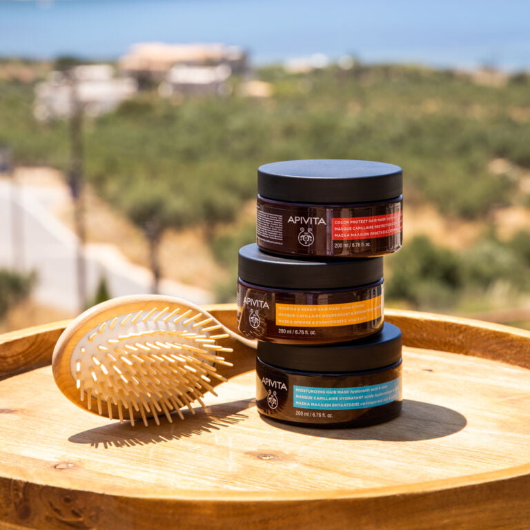 Descoperă secretul unei podoabe capilare de revistă: măștile pentru îngrijirea părului de la APIVITA, trei remedii revoluționare bazate pe ingrediente naturale Descoperă secretul unei podoabe capilare de revistă: măștile pentru îngrijirea părului de la APIVITA, trei remedii revoluționare bazate pe ingrediente naturale