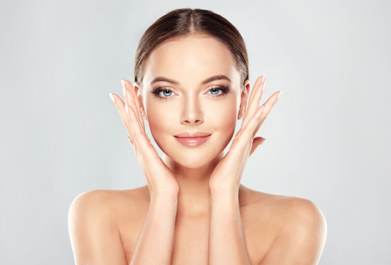 3 ingrediente care te scapă de petele pigmentare: Acidul glicolic, Vitamina C, Niacinamida 3 ingrediente care te scapă de petele pigmentare: Acidul glicolic, Vitamina C, Niacinamida