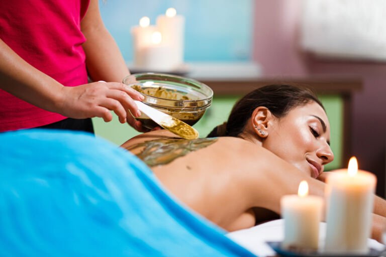 3 masaje care îți șterg oboseala din corp înainte de Crăciun 3 masaje care îți șterg oboseala din corp înainte de Crăciun