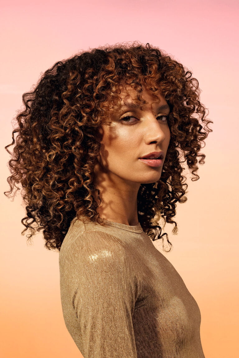 Wella Professionals prezintă „Golden Hour”: tendința supremă de culoare care îți păstrează de-a pururi emoția verii în păr Wella Professionals prezintă „Golden Hour”: tendința supremă de culoare care îți păstrează de-a pururi emoția verii în păr