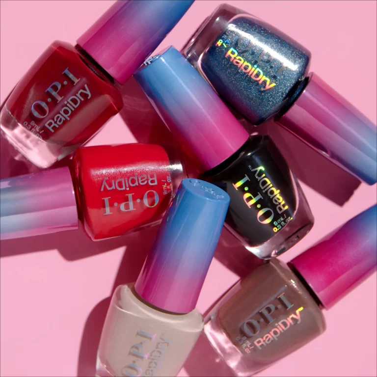 OPI lansează NOUA ojă cu uscare rapidă RapiDryTM pentru o manichiură rezistentă la pete în 60 de secunde