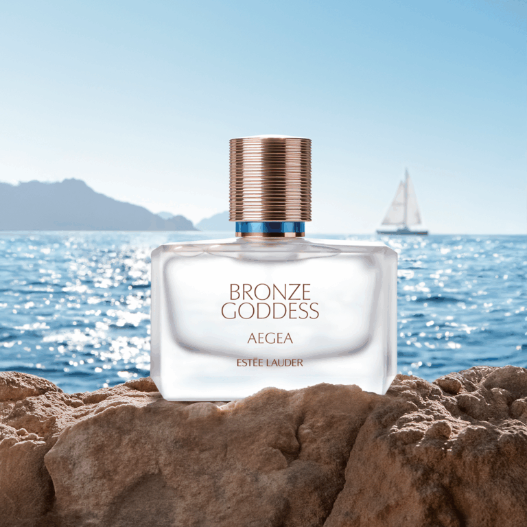 Parfumuri cu iz de valuri: cum miroase vara perfectă ? Parfumuri cu iz de valuri: cum miroase vara perfectă ?