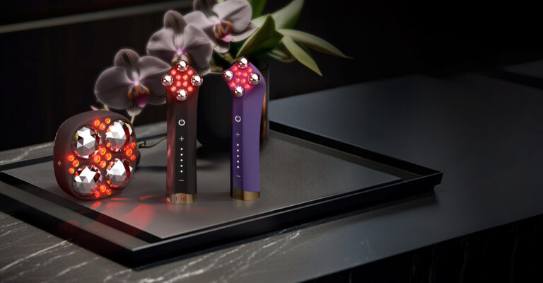 Revoluție în beauty: FAQ™ Swiss lansează prima linie multidimensională cu microcurent dual și terapie LED