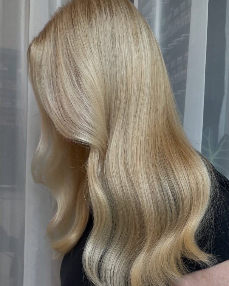 Nuanțele toamnei 2025: 7 culori de păr care domină sezonul Nuanțele toamnei 2025: 7 culori de păr care domină sezonul