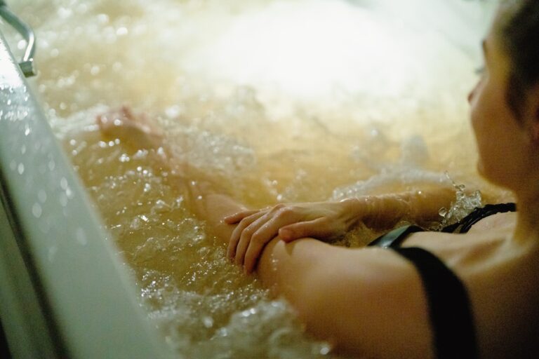 Toamna, sezonul răsfățului: 5 ritualuri de beauty care îți pregătesc corpul pentru iarnă Toamna, sezonul răsfățului: 5 ritualuri de beauty care îți pregătesc corpul pentru iarnă