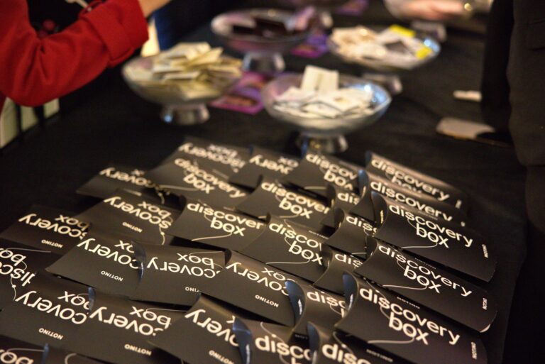 Frumusețe fără compromisuri și apropiere fără reguli