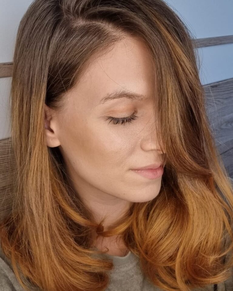 Culorile de păr care pun cel mai bine în valoare ochii albaștri