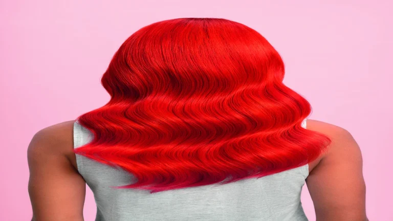 Copper, cherry sau ginger? Cum păstrezi efectul glossy al părului roșcat mai mult timp?